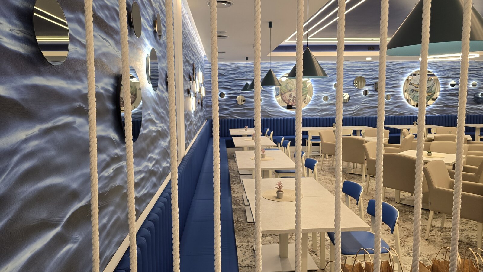 Nowoczesna jadalnia restauracja hotelowa Ośrodek Bryza Dźwirzyno