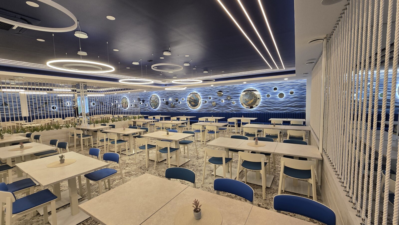 Nowoczesna sala jadalna restauracja Ośrodek Bryza Dźwirzyno